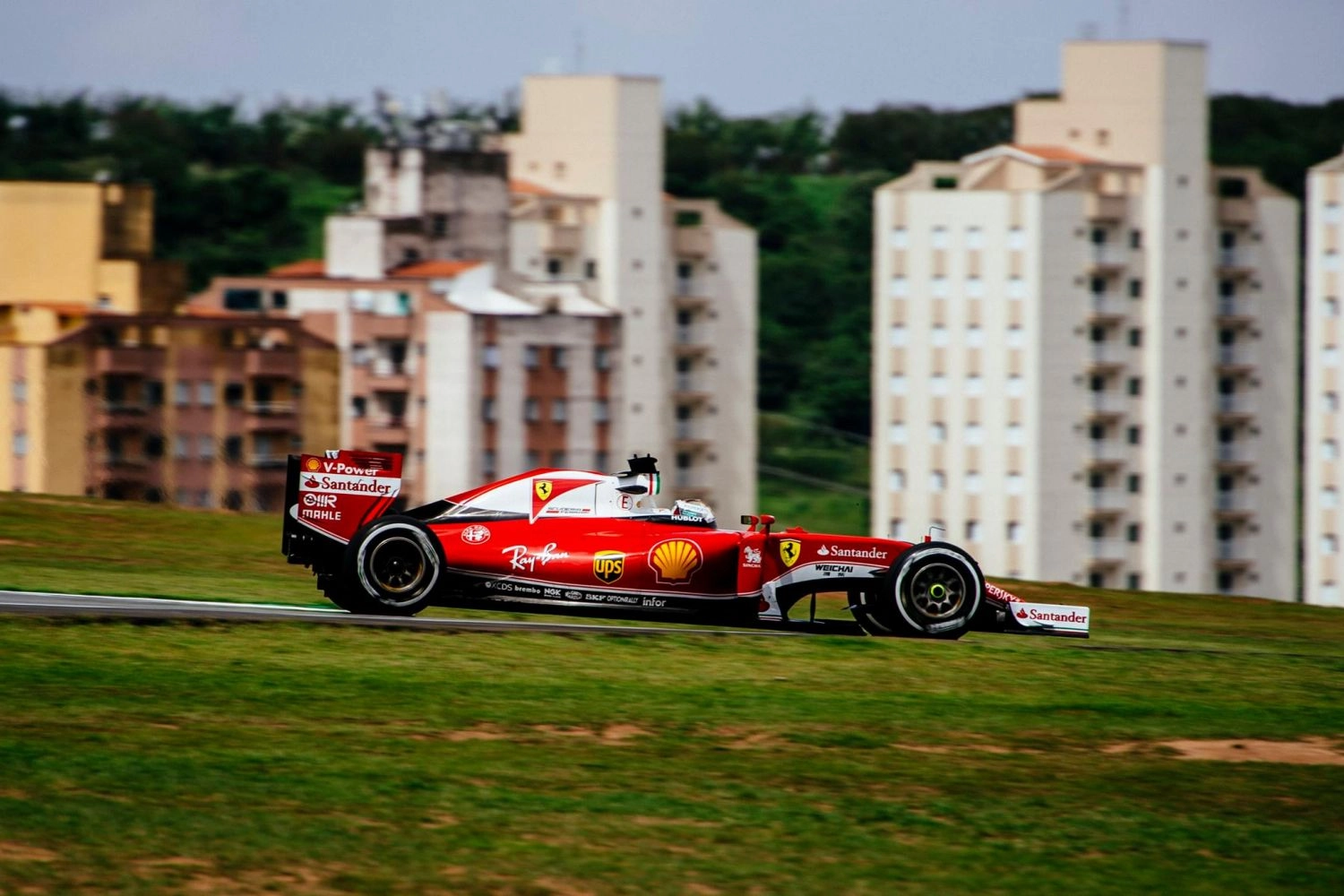 Brazil – Free Practice 3: Rain makes an appearance, Rosberg ahead of Hamilton and two Ferraris on form!