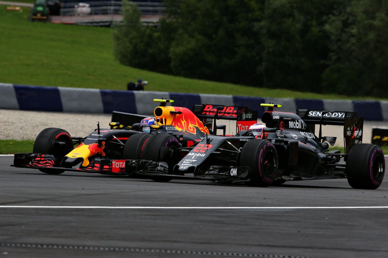 ExxonMobil switches from McLaren to Red Bull