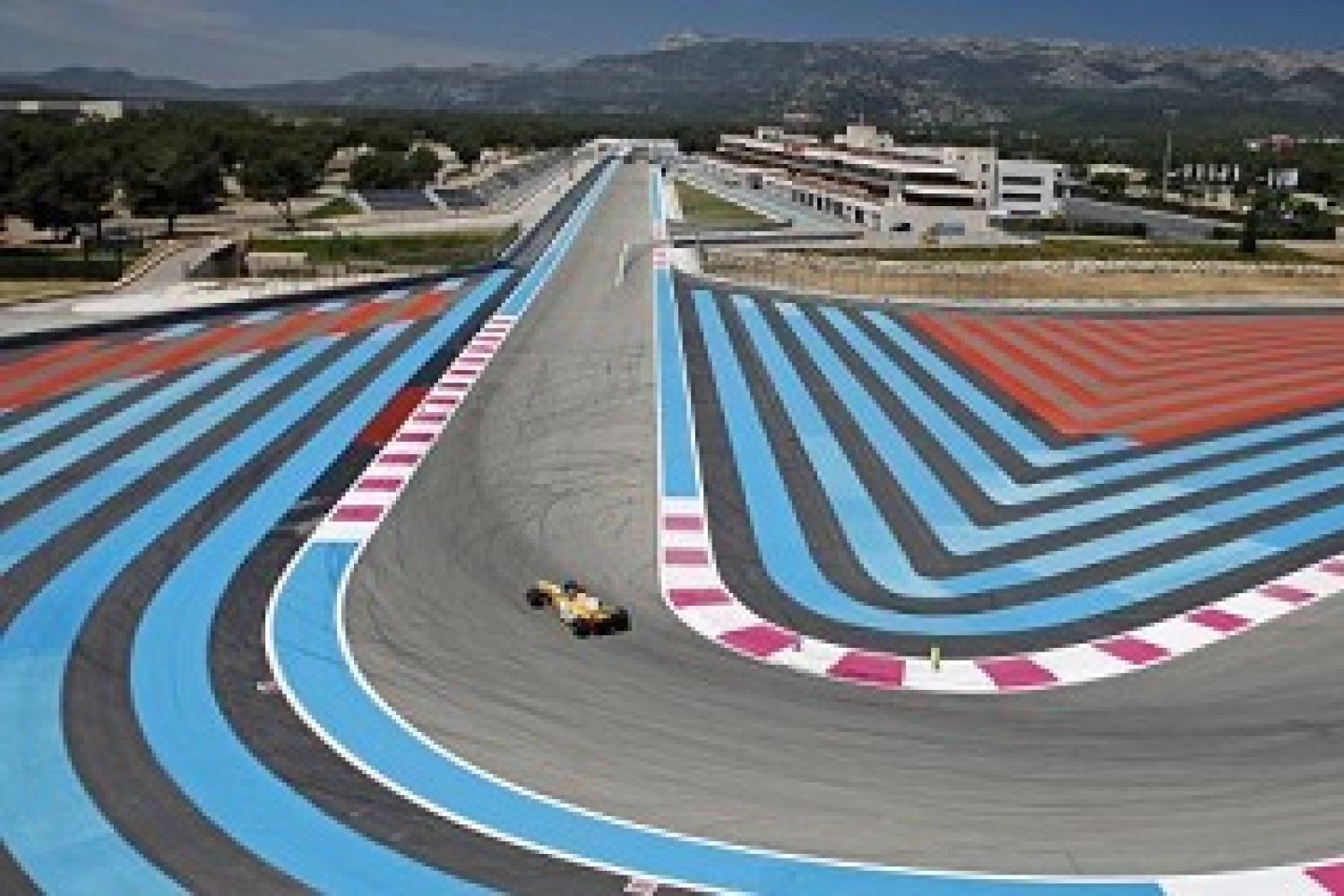 Renault joins forces with Winfield School at Paul Ricard