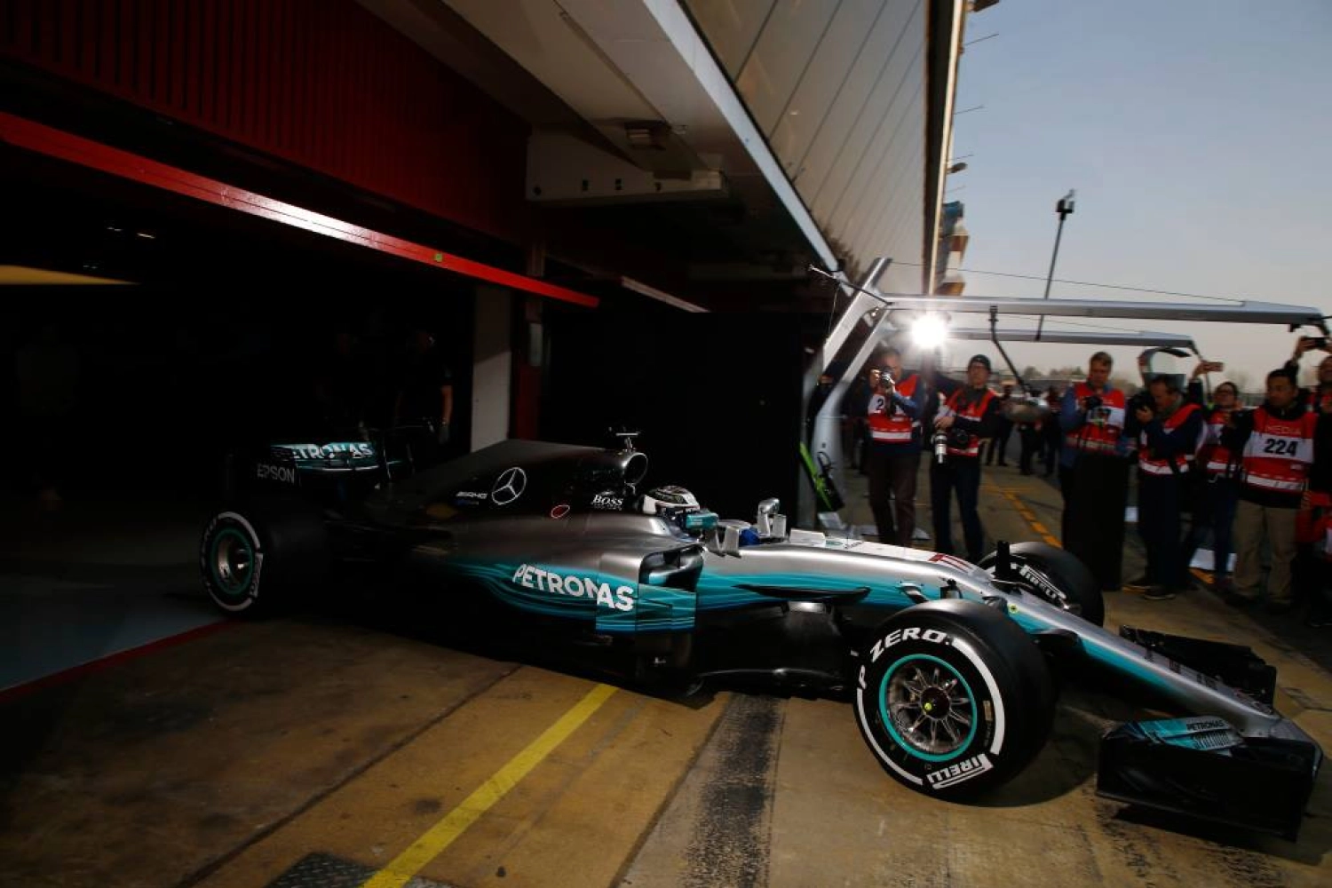 Barcelona Pre-Season Test – Day 1: Mercedes and Ferrari get off to a strong start, McLaren gets off to a flying start