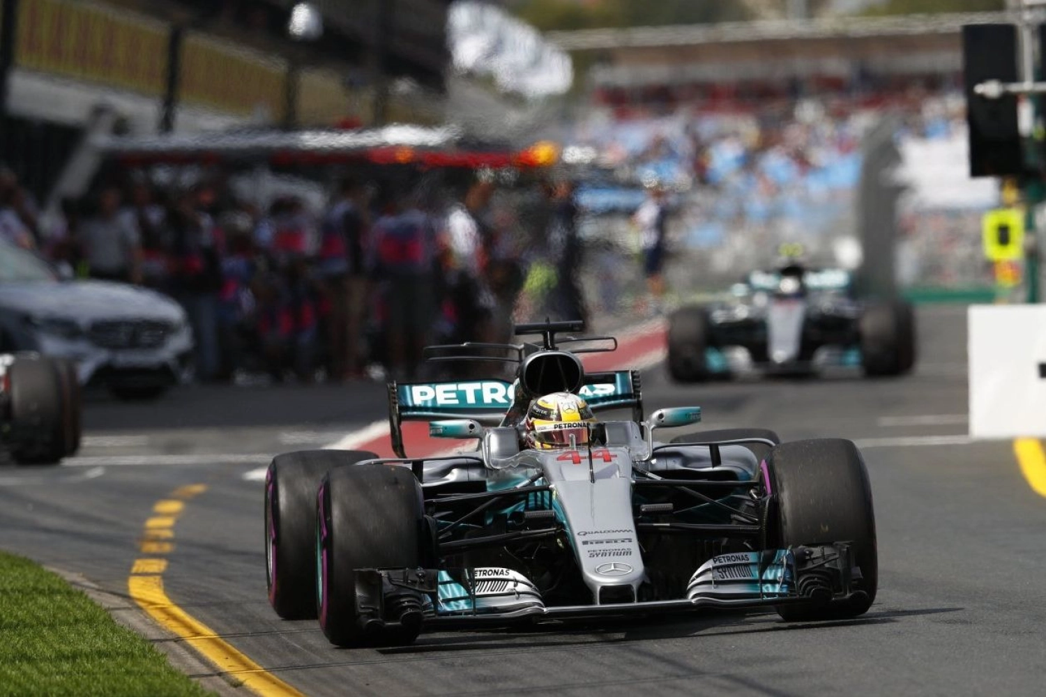 Australia – FP2: New best time for Hamilton on the streets of Melbourne