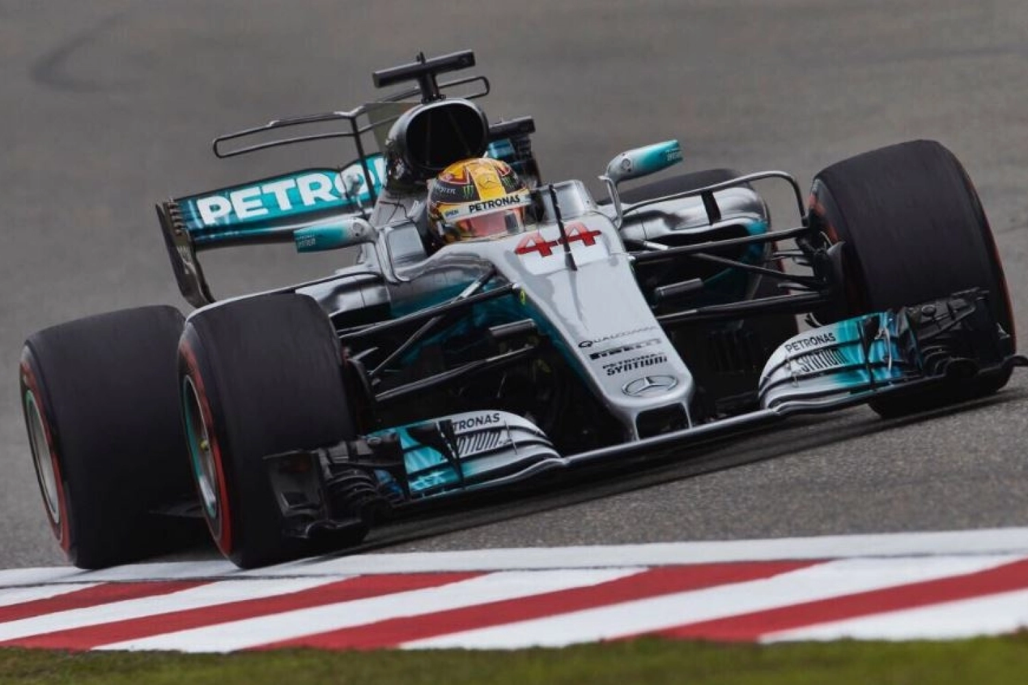 China – Qualifying: Hamilton holds off Vettel!