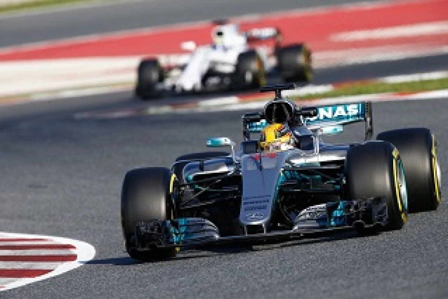 Spain – Free Practice 2: Lewis Hamilton takes the lead, Ferrari closes in