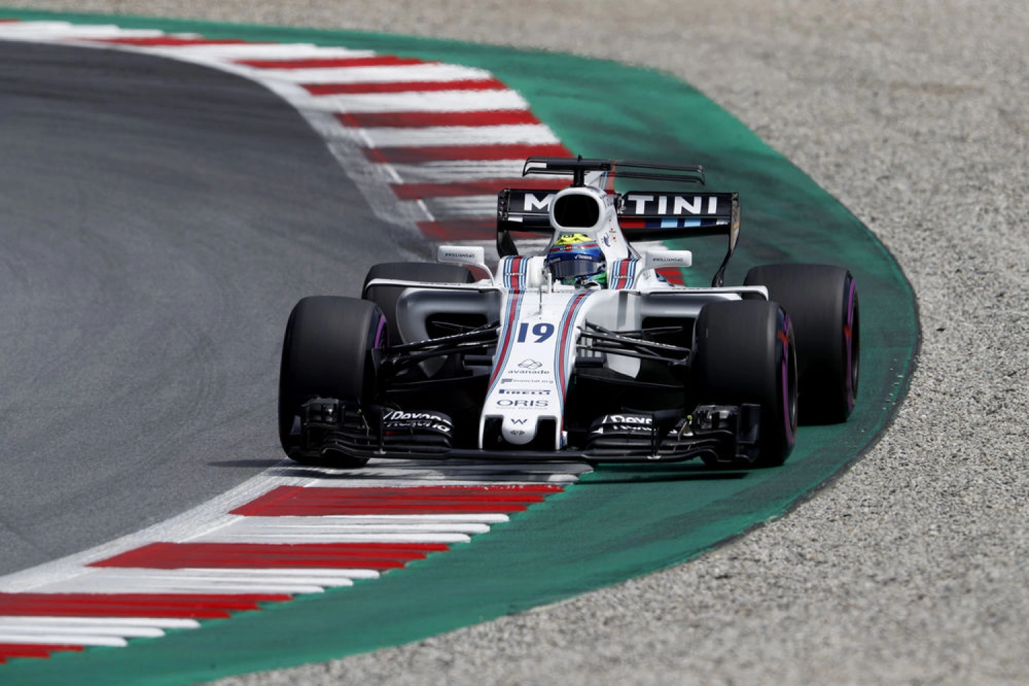 The two Williamses save themselves thanks to their start