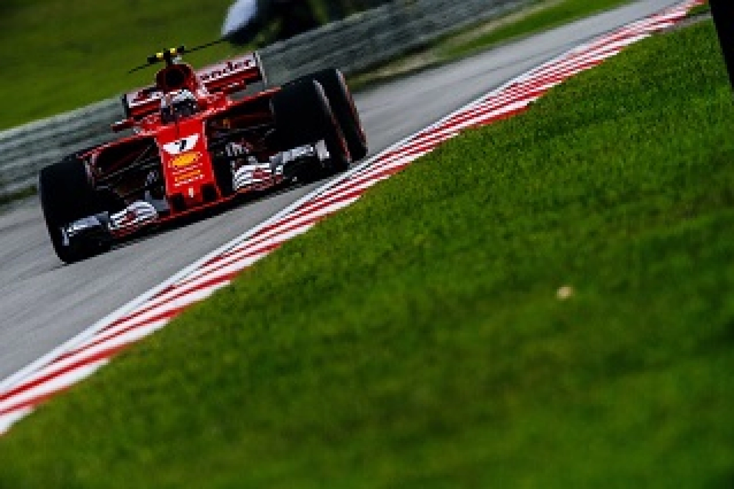 Ferrari: Front row for Räikkönen, last place for Vettel