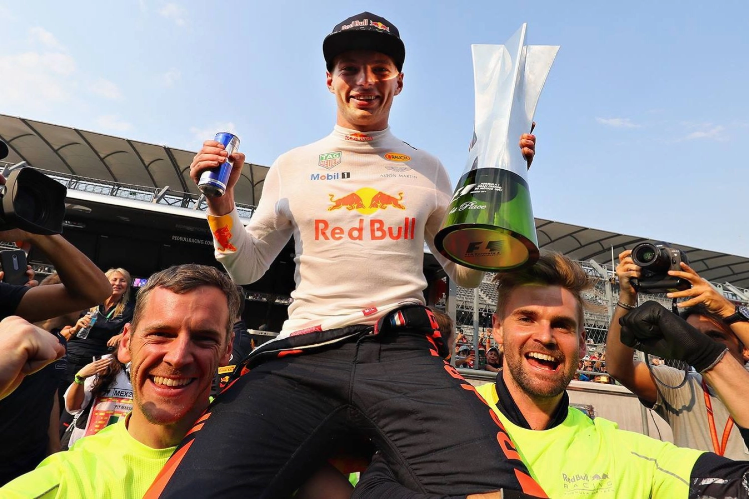 As a laid-back father, Verstappen was ready to take a penalty, “to make things more interesting”!