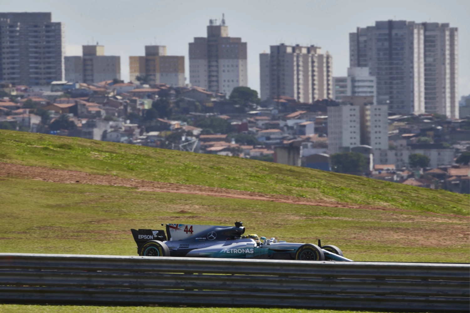 Mercedes employees held up in Interlagos