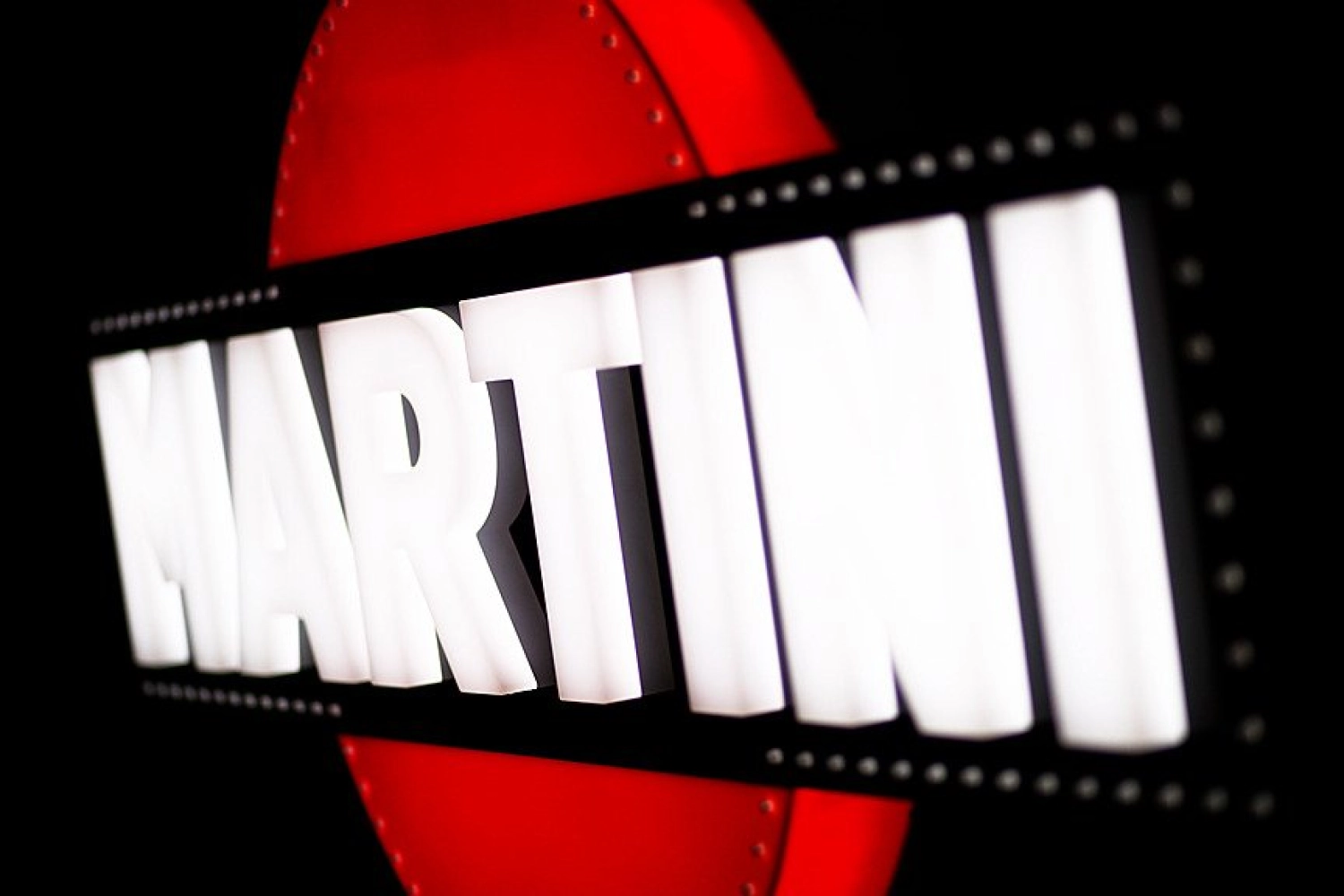 2018 Presentations: A trend towards 2017 Ferrari side-pods and revisited T-Wings