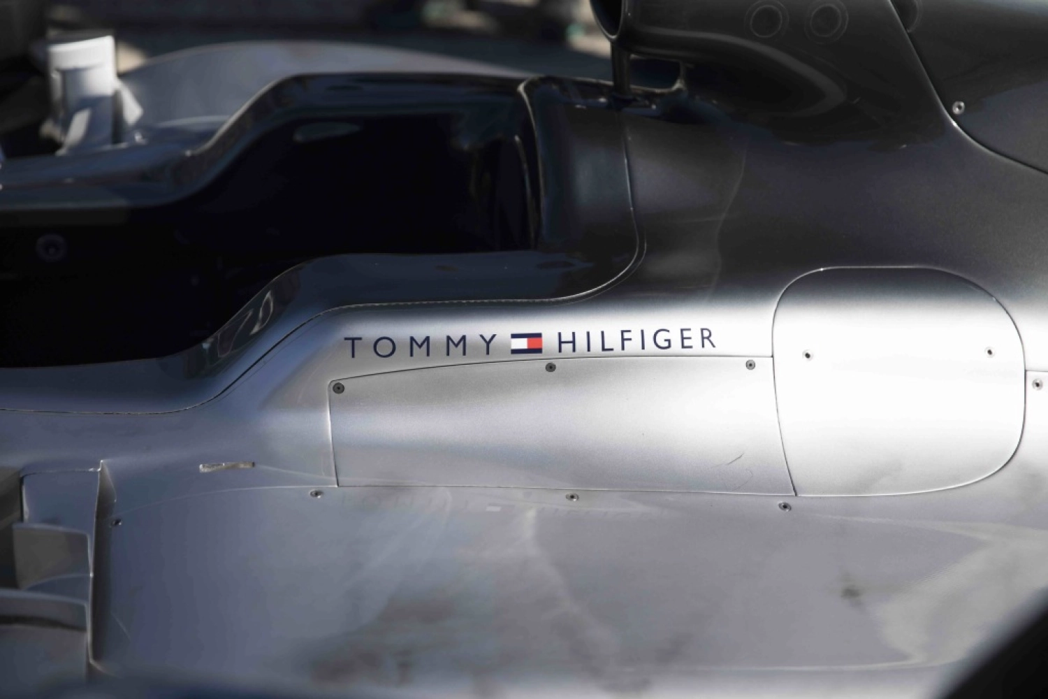 Tommy Hilfiger becomes a sponsor of Mercedes