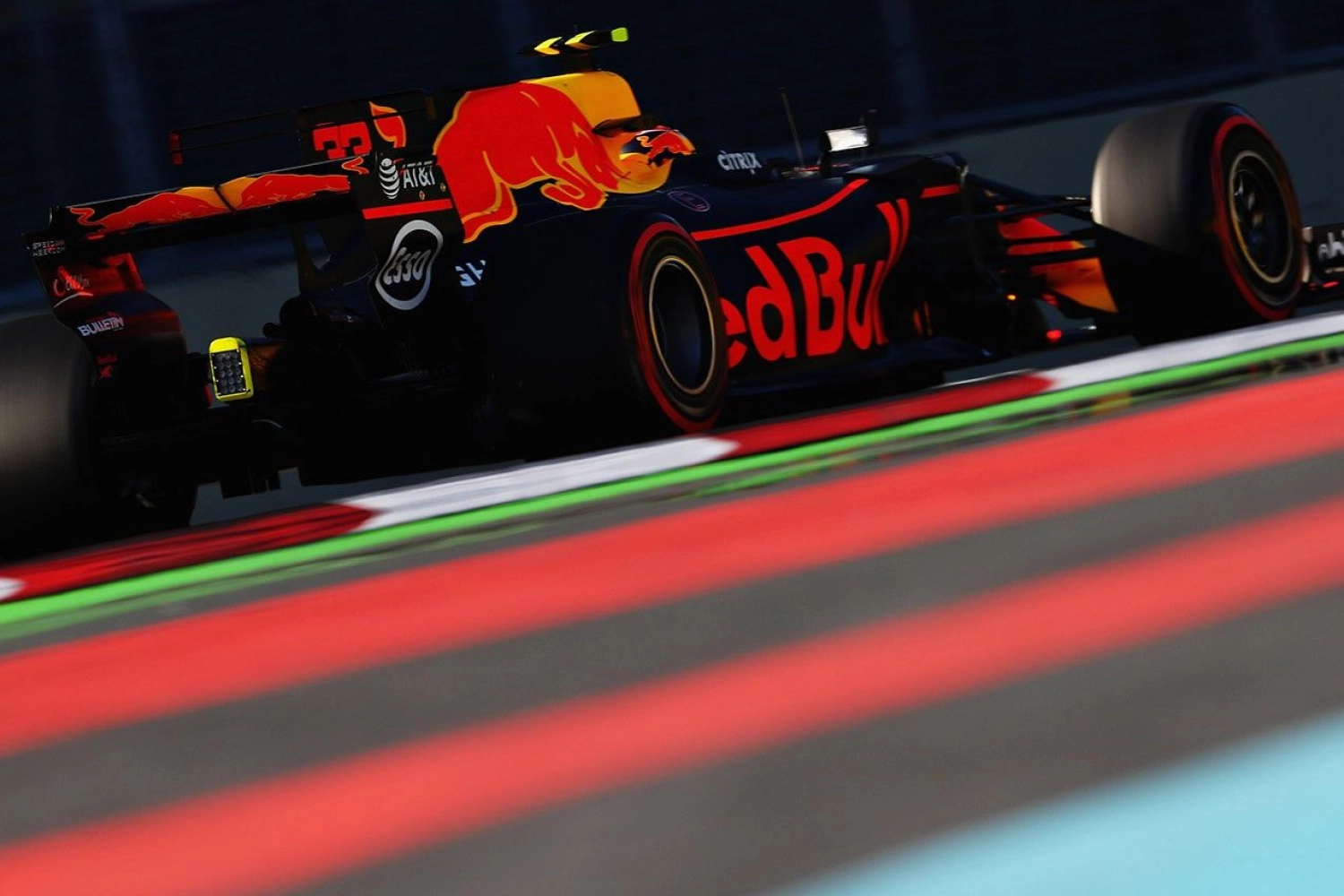 Azerbaijan – Free Practice 2: Verstappen still in front, in the wall at the end of the session