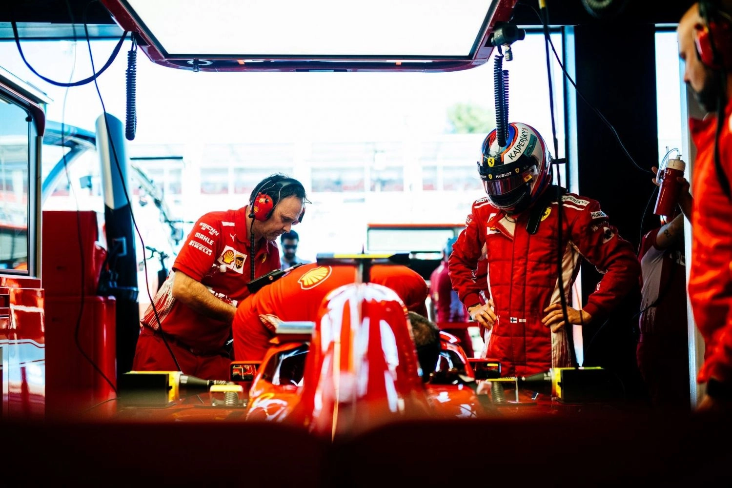 The Ferrari mechanic run over by Räikkönen suffers from a tibia-fibula fracture