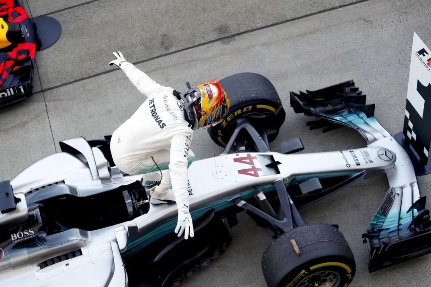 Japan – Qualifying: 80th Pole Position for Lewis Hamilton, Ferrari Flounders