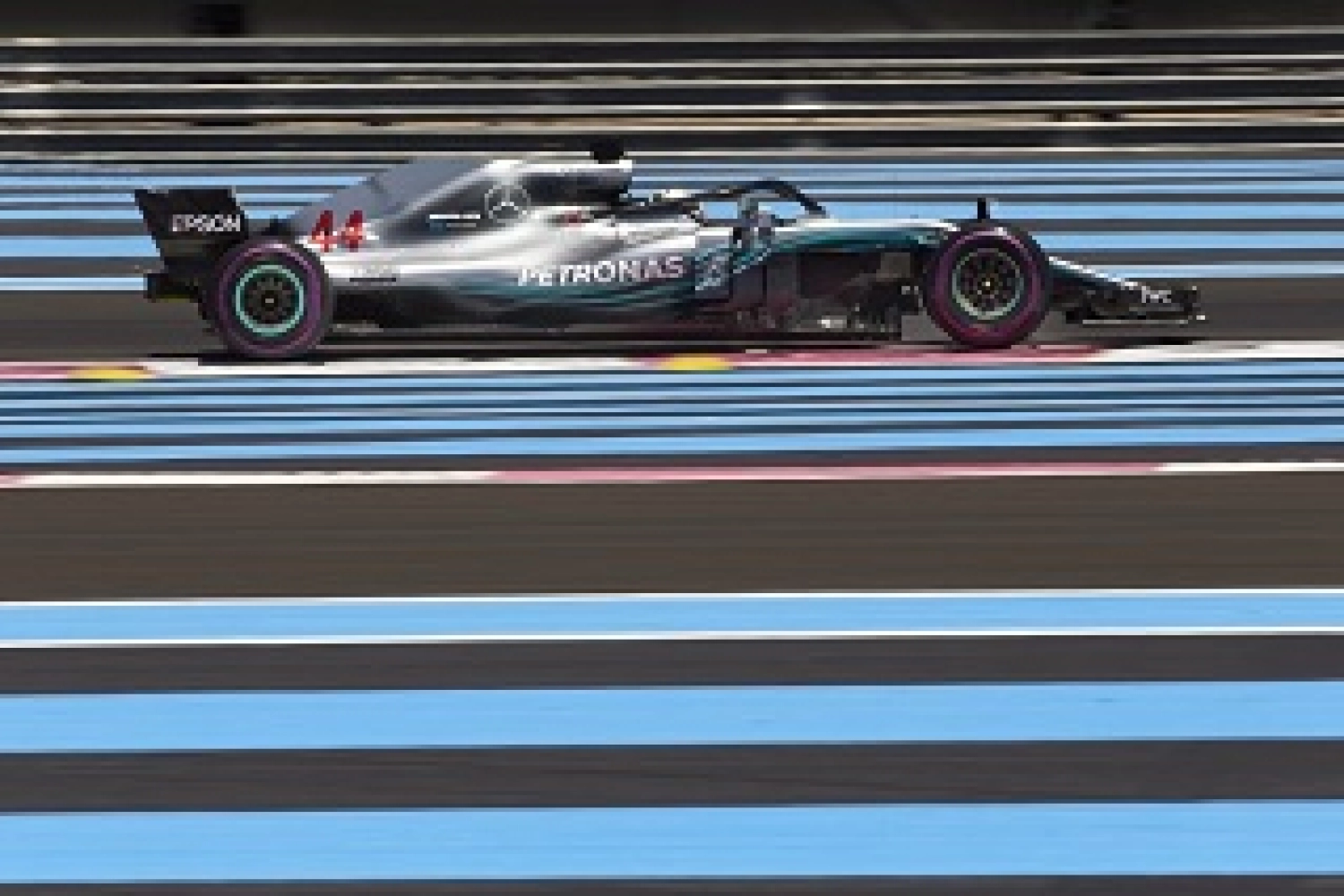 France – Free Practice 2: Hamilton confirms, Pérez on three wheels