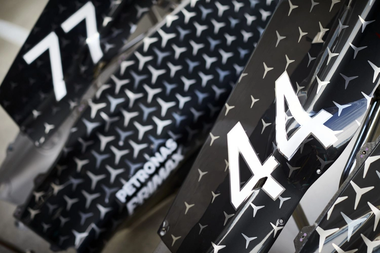 Great Britain – Qualifying: Hamilton outpaces Bottas, Verstappen 3rd and relegated by a second!