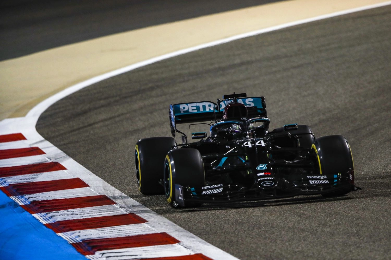Bahrain Grand Prix – Race: Masterful Hamilton, Disappointment for Pérez