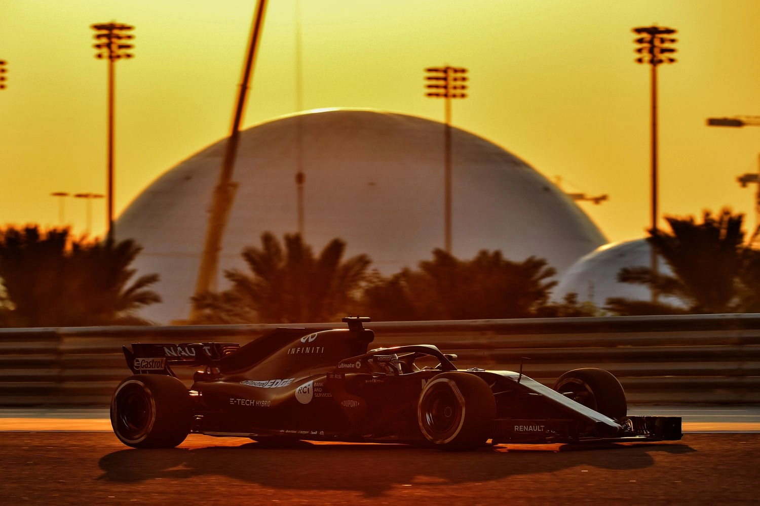 Alonso admiring the Renault RS18 after 93 laps in Bahrain