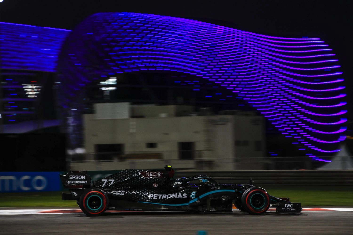 Abu Dhabi Grand Prix – Free Practice 2: Mercedes in front, Räikkönen’s Alfa on fire
