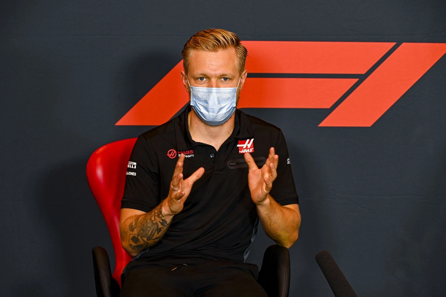 Magnussen and Pérez penalized on the grid in Abu Dhabi