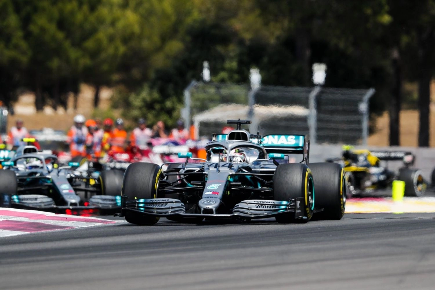 Mercedes explains its strategy that cost them the victory in France