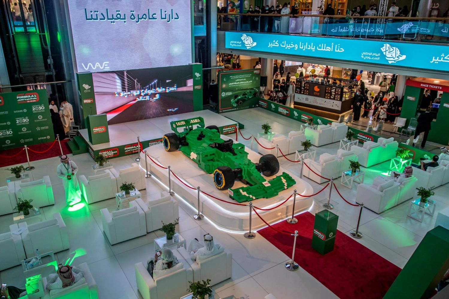 A full-scale F1 car created for the Saudi Arabian Grand Prix (Video)