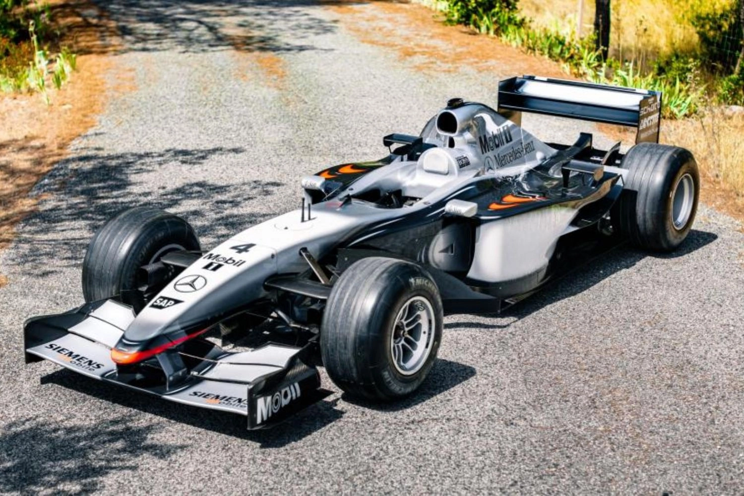 For sale: McLaren F1 from 2002 driven by Kimi Räikkönen