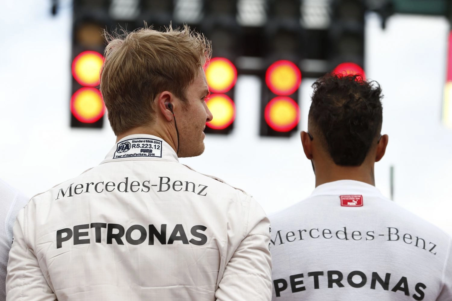 Nico Rosberg takes a jab at Lewis Hamilton… who responds!