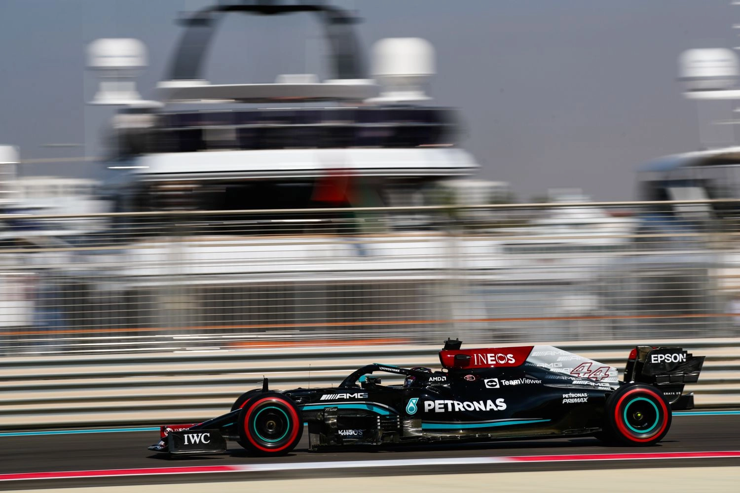 Abu Dhabi Grand Prix – Free Practice 2: Lewis Hamilton counterattacks! Räikkönen destroys his Alfa Romeo