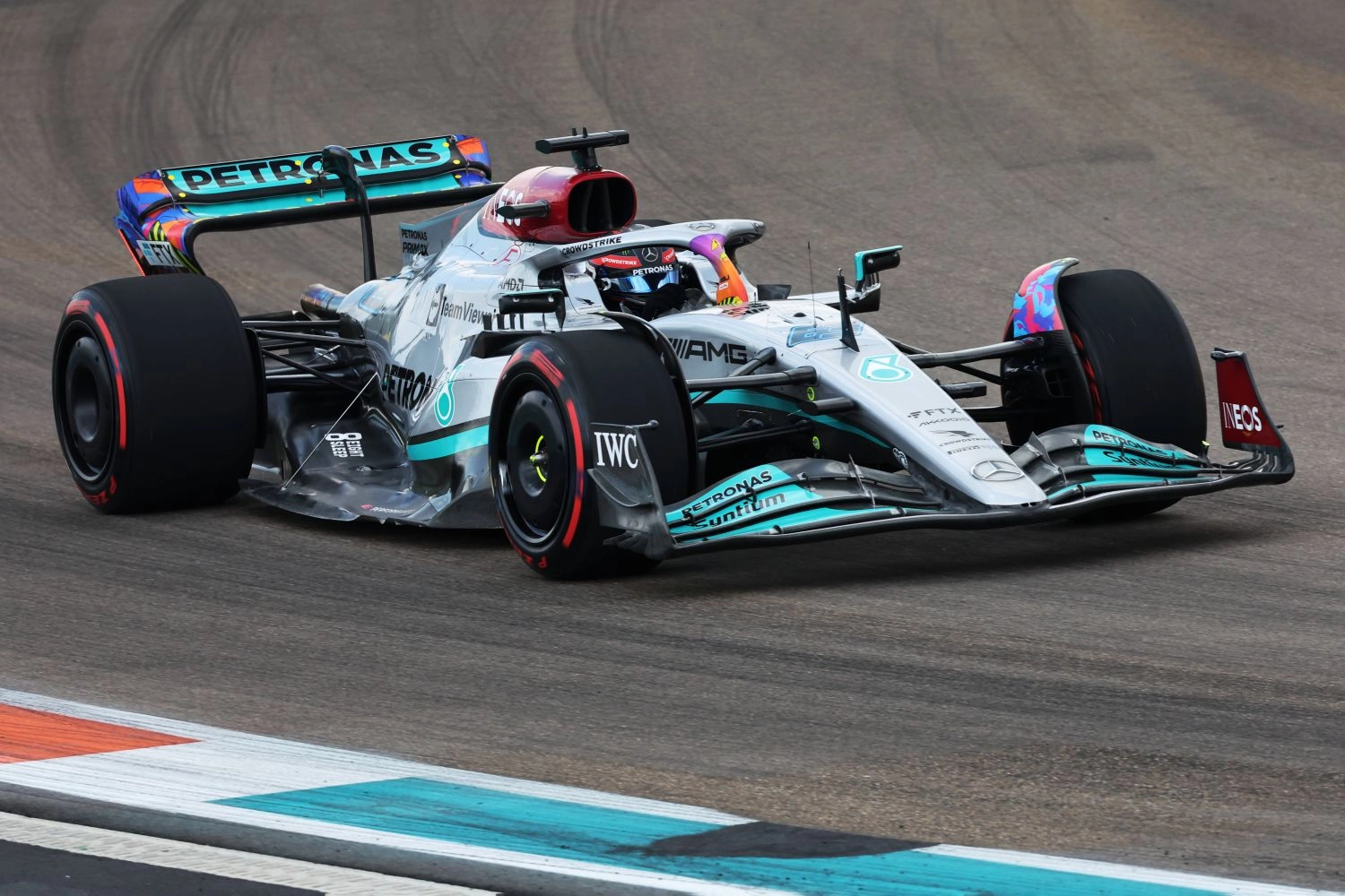 Miami Grand Prix – Free Practice 2: Russell sets fastest time, Sainz hits the wall