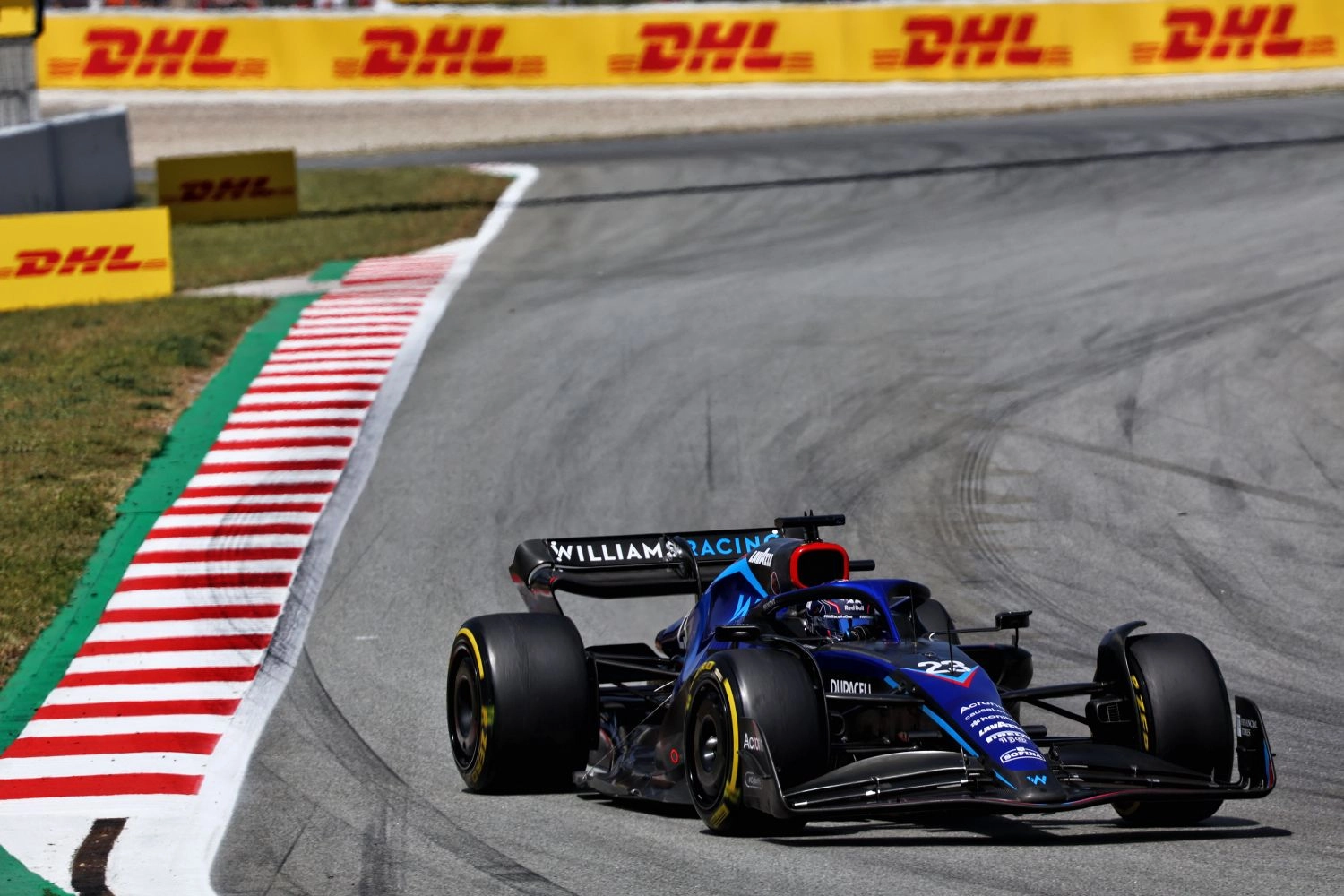 Albon blames the degradation of his tires