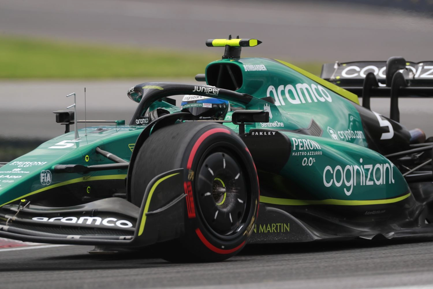 Aston Martin reaffirms its desire to keep Vettel