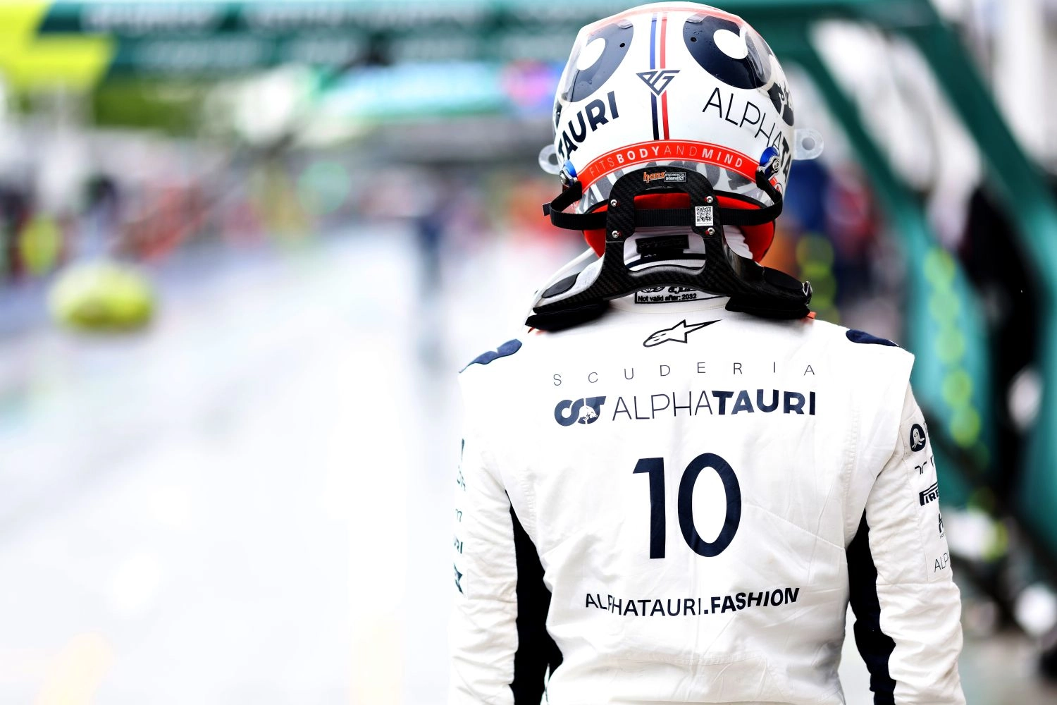 Pierre Gasly stays with AlphaTauri for 2023