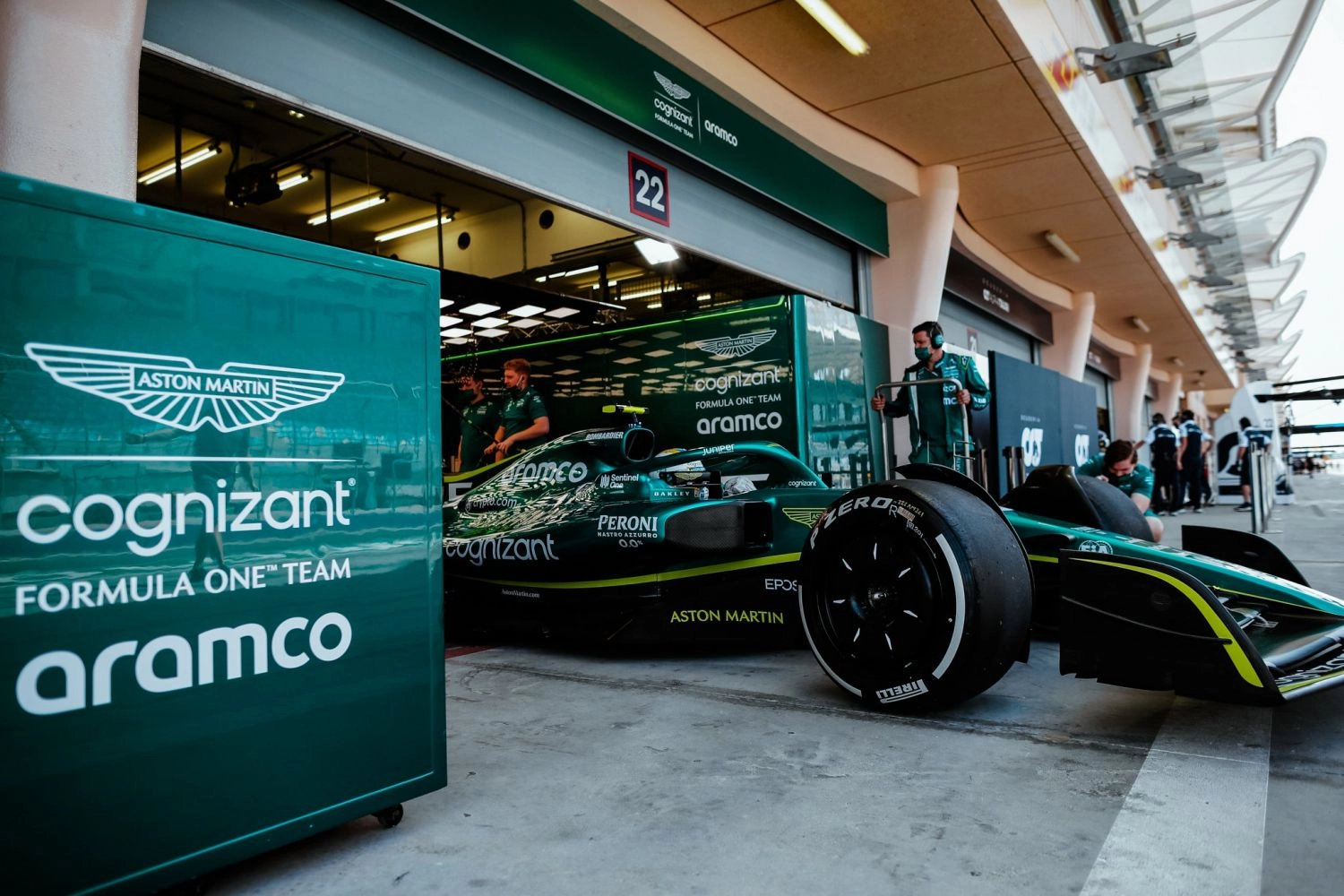 After the announcement of his departure, who will replace Vettel at Aston Martin?