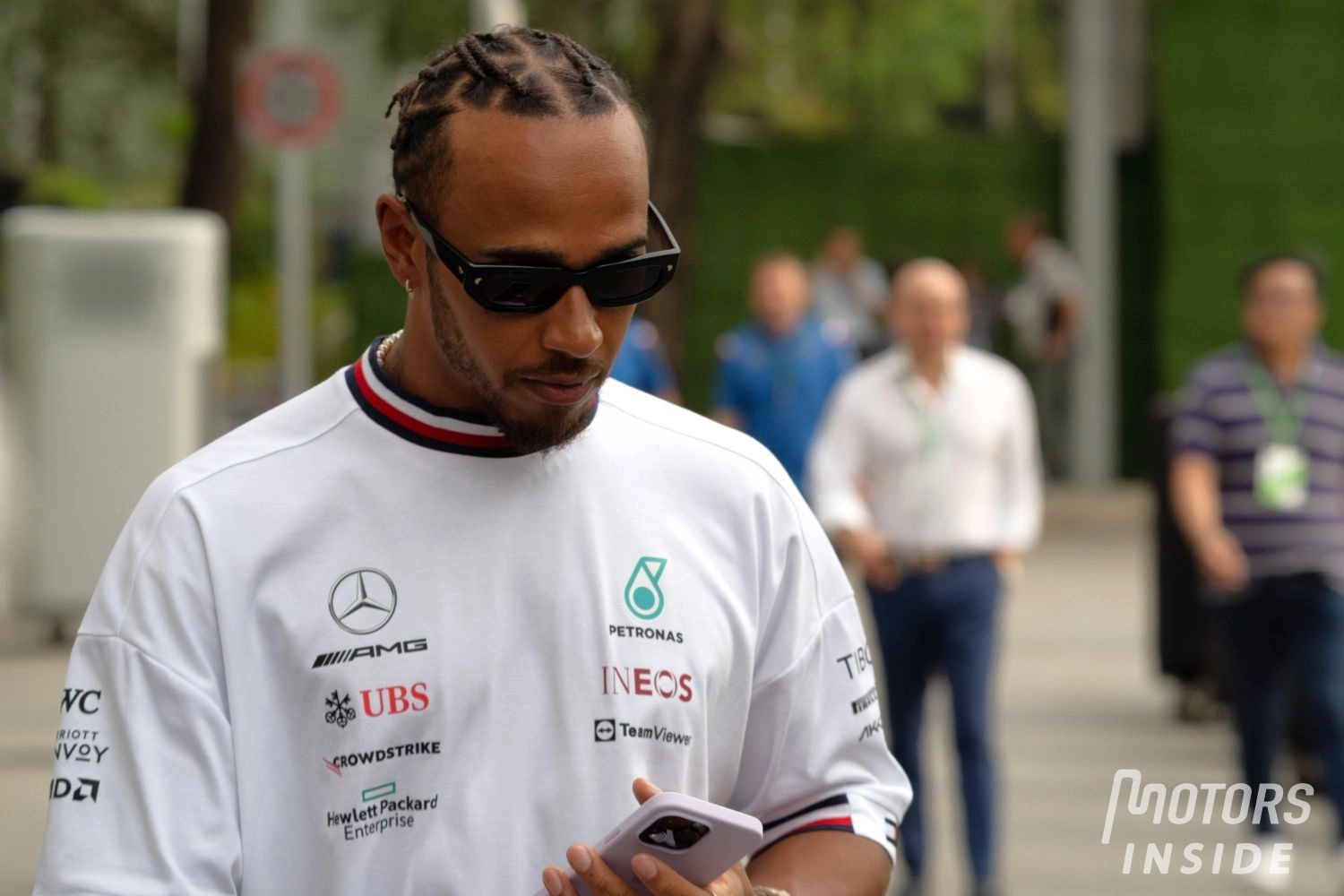 A Lewis Hamilton fan pretends to have cancer and visits the Mercedes F1 factory
