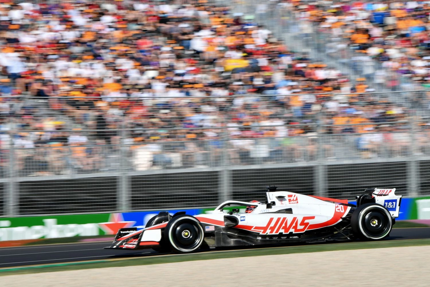 Penalty on the starting grid for Magnussen at the Mexican Grand Prix