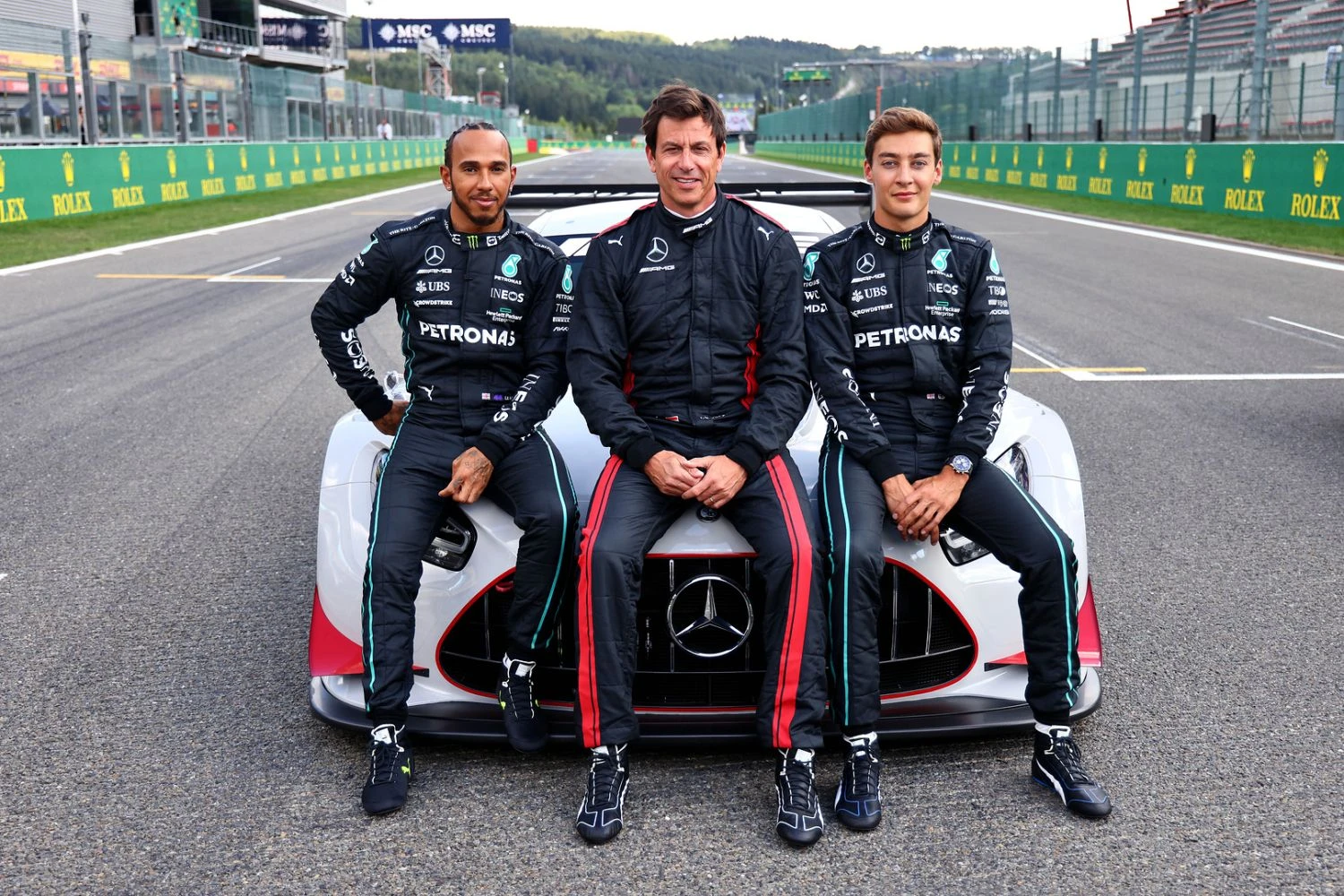 Mercedes does not intend to favour Hamilton for his record number of seasons with a win