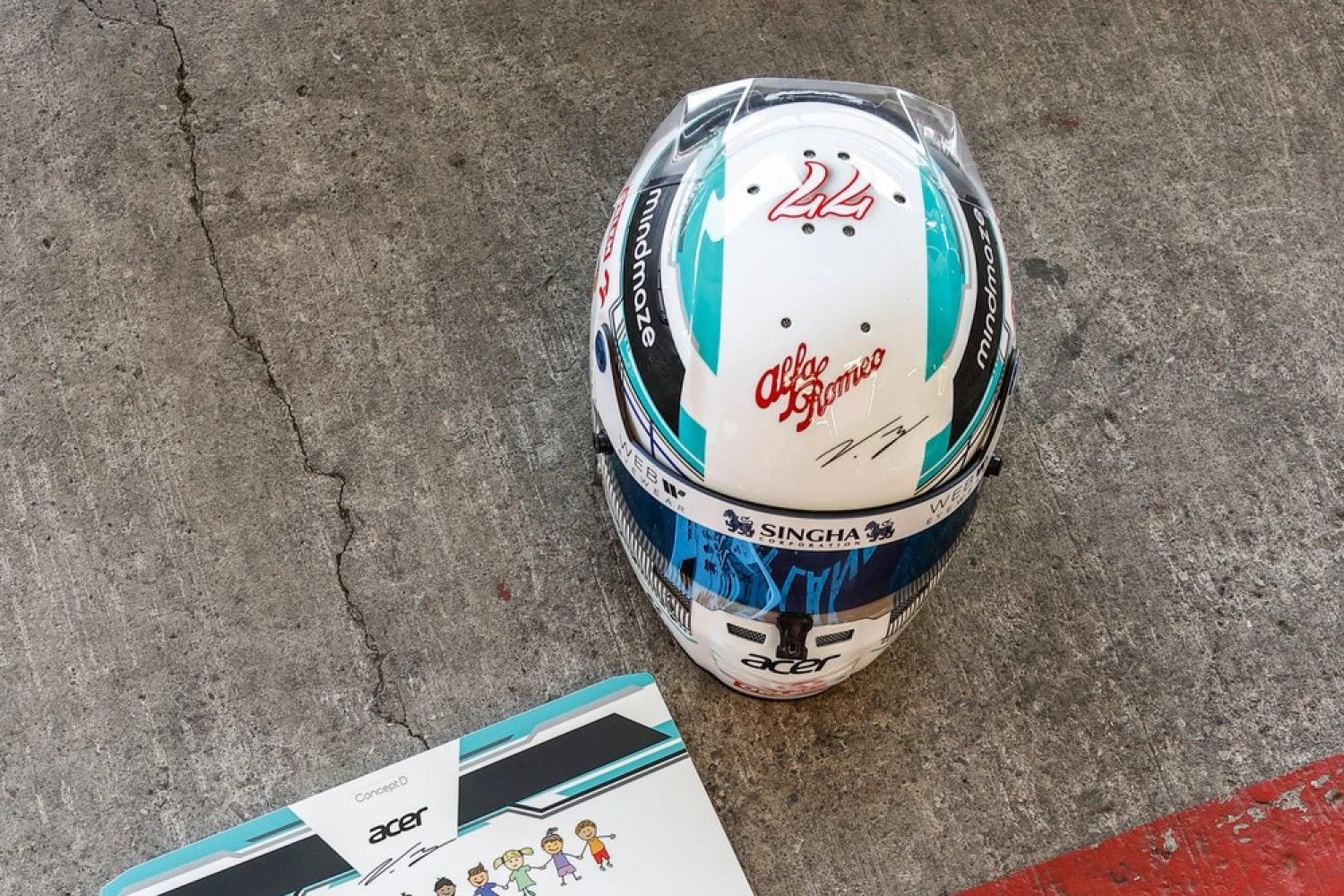 Valtteri Bottas auctions off a special helmet for charity