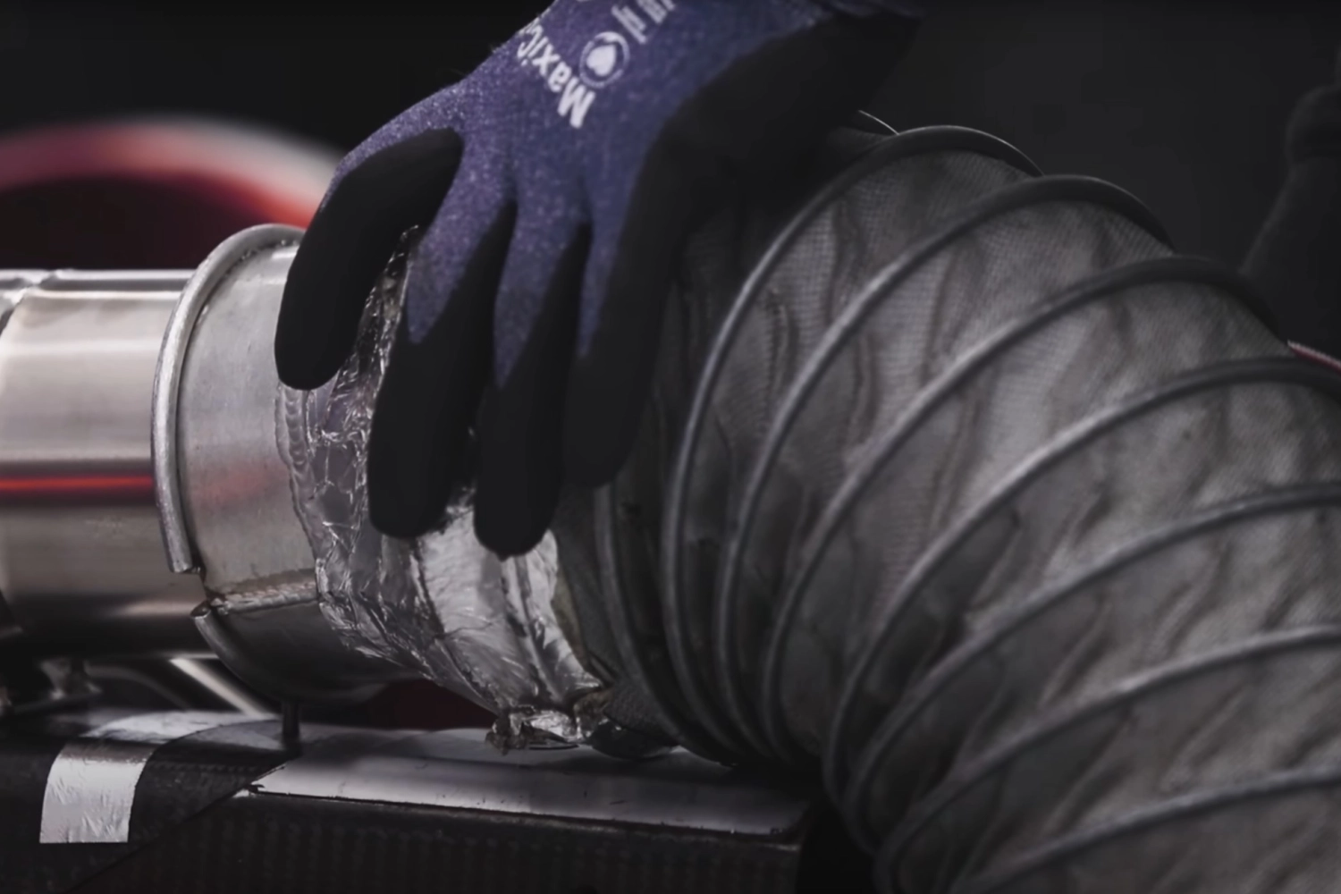 Video: Mercedes starts the W14