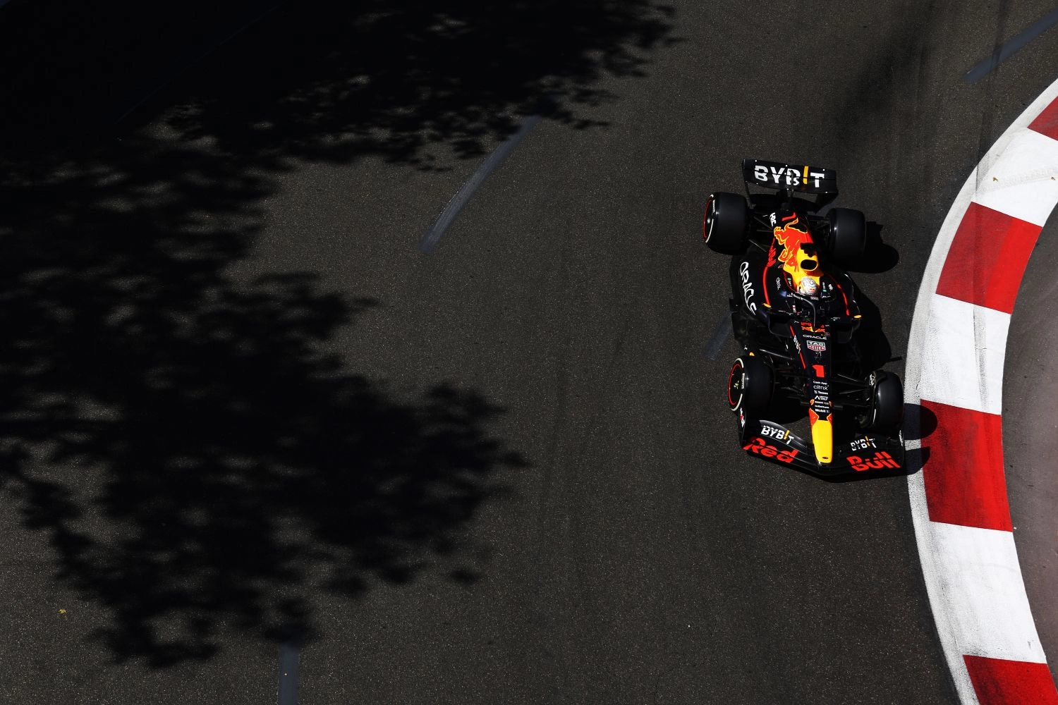 Max Verstappen doesn’t pay attention to the hype surrounding Mercedes