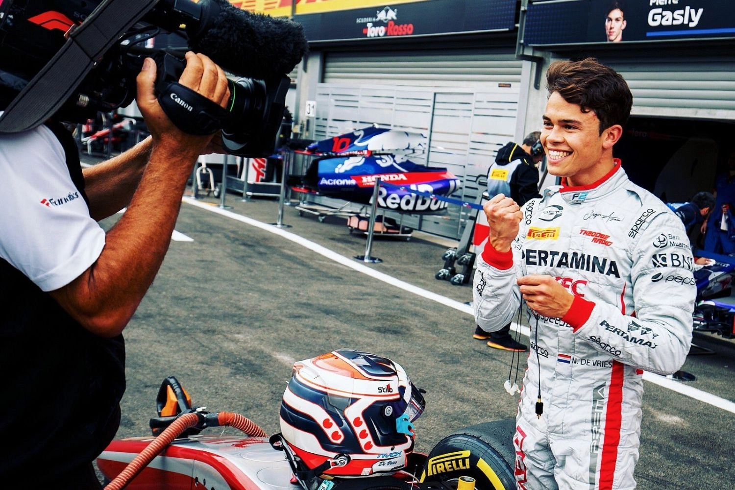 Belgium – Race 1: Overwhelming victory for De Vries