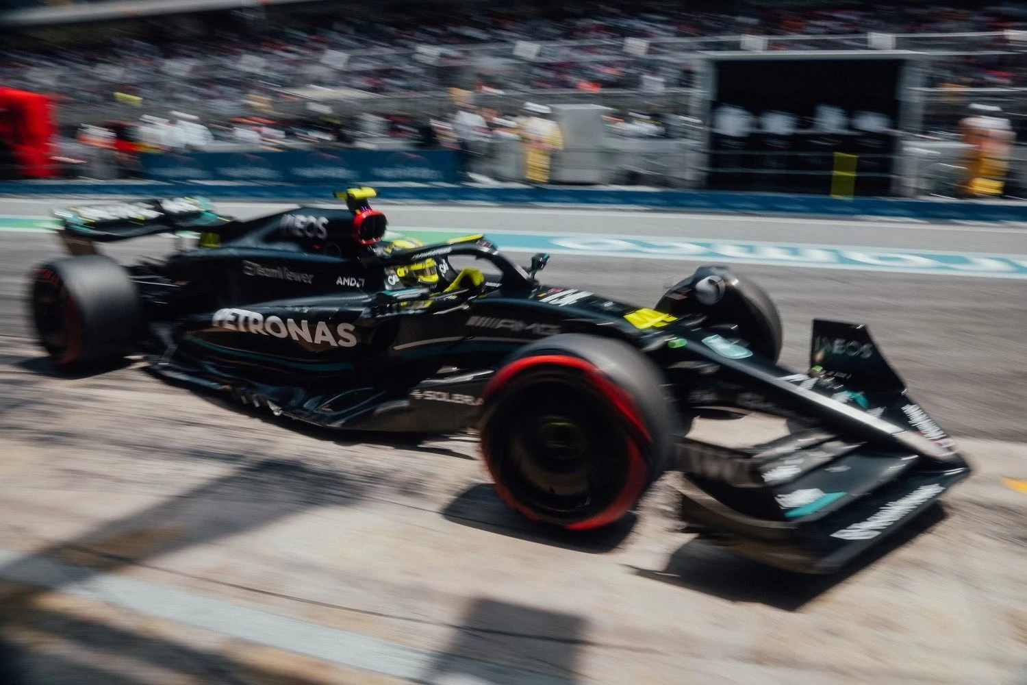 Max Verstappen widens the gap with Sergio Pérez, Mercedes takes a break