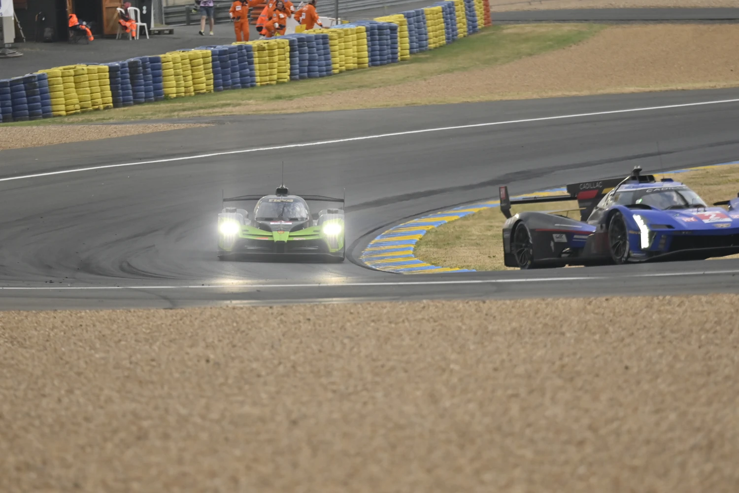 24 Hours of Le Mans – H+16: Ferrari takes the lead again, Vanwall stops there