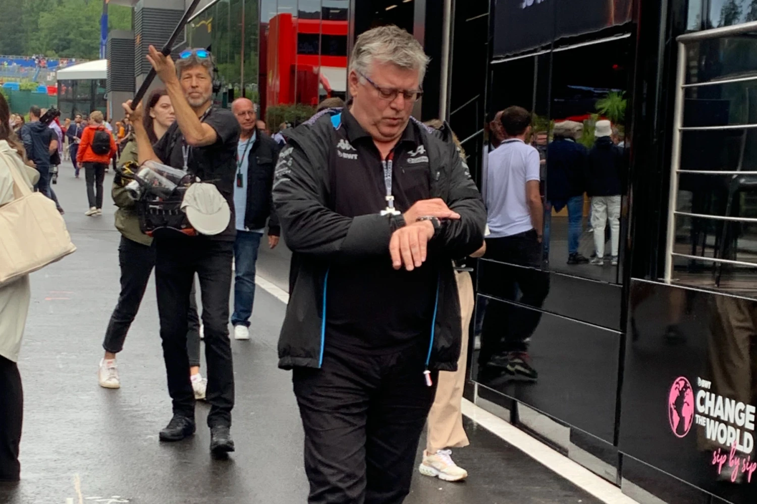 Otmar Szafnauer wishes the best to the Alpine employees