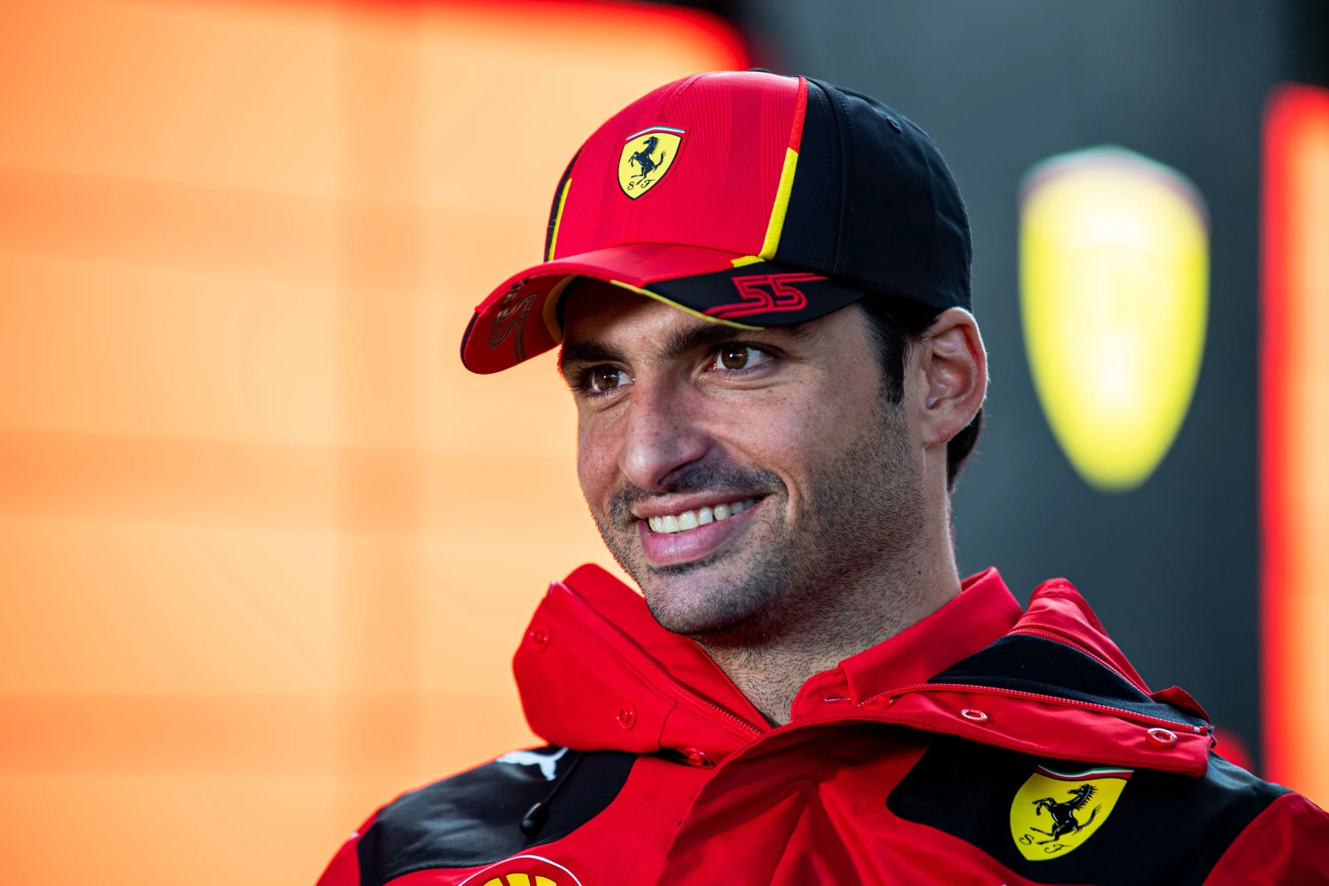 Carlos Sainz, on pole position: “Beating Red Bull is the objective.”