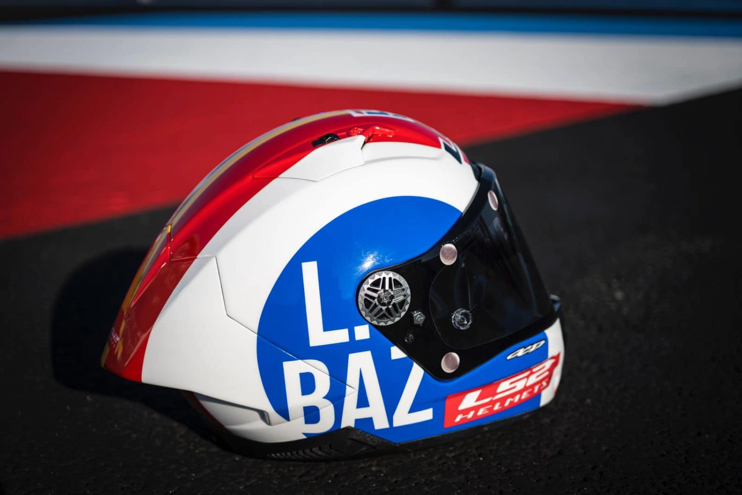 Loris Baz pays tribute to François Cevert
