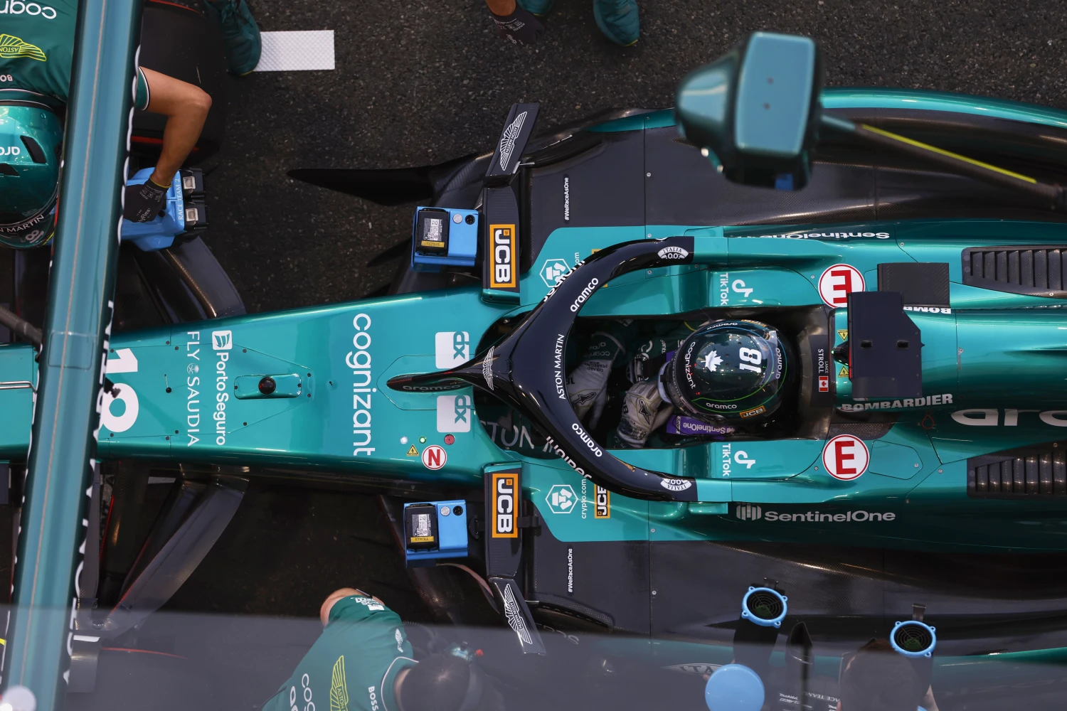 Lance Stroll triggers a red flag in Q1 in Singapore, after an accident