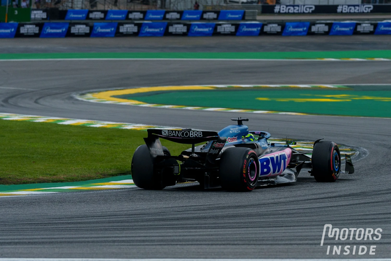 Crash between Ocon and Alonso in Q1 of the sprint shootout, Ocon is out (Video)