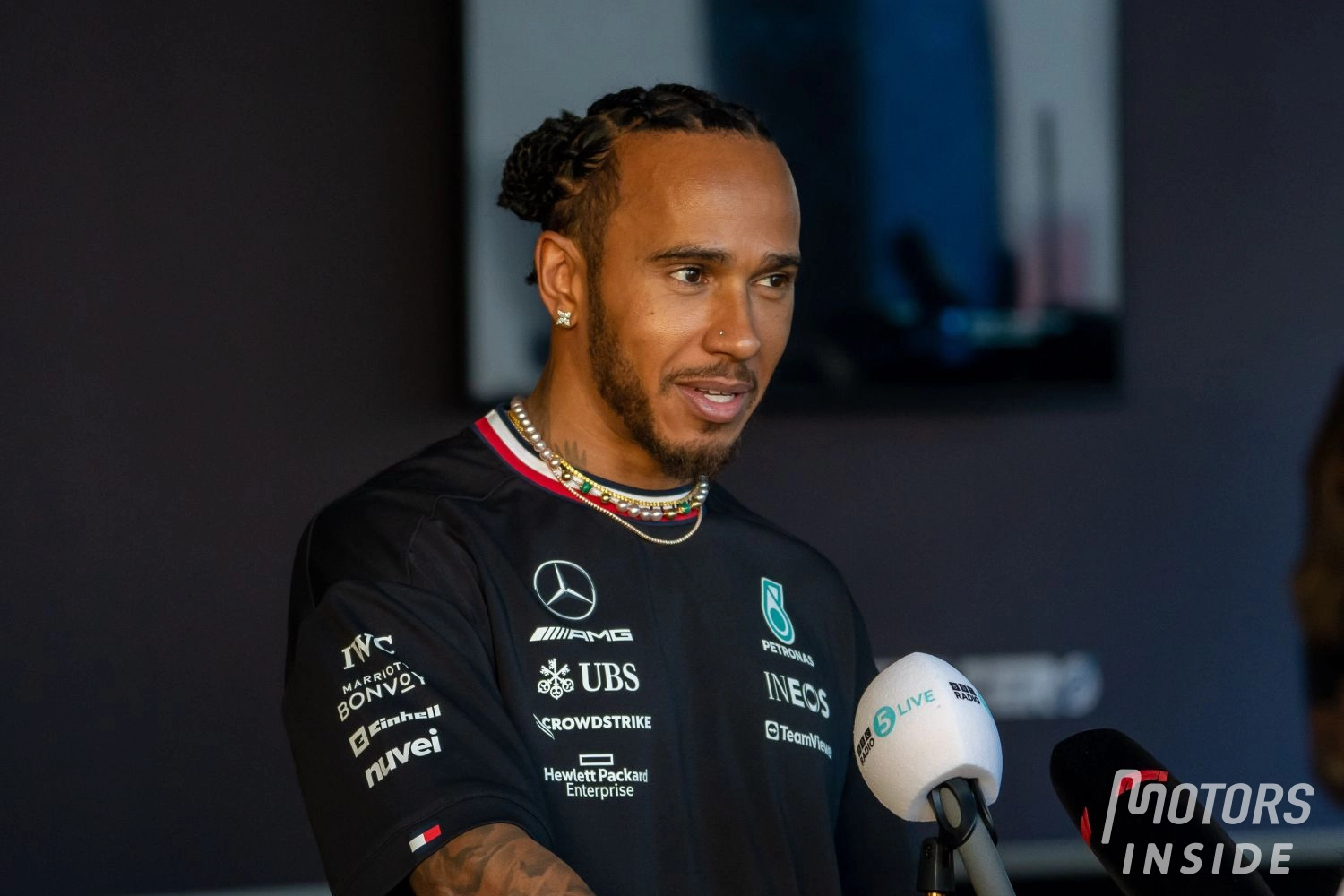A contractual clause will prevent Lewis Hamilton from leaving Mercedes with key personnel