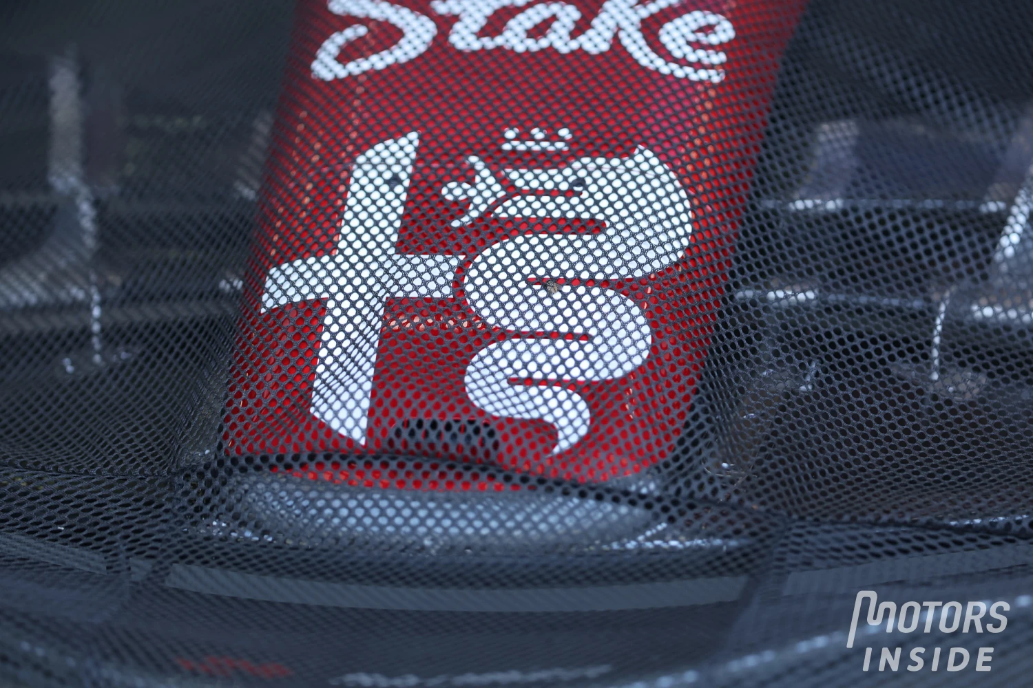 What time and how can I follow the presentations of Williams and Stake F1?