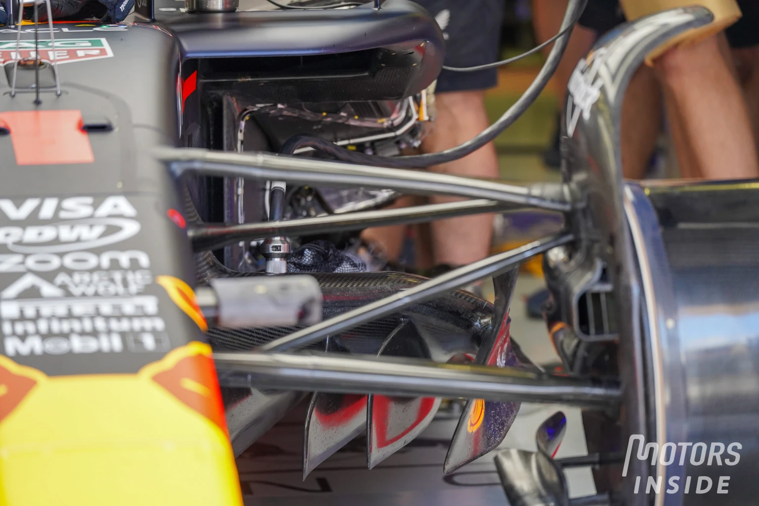 Red Bull arrives in Bahrain with a magical triple pontoon, analysis