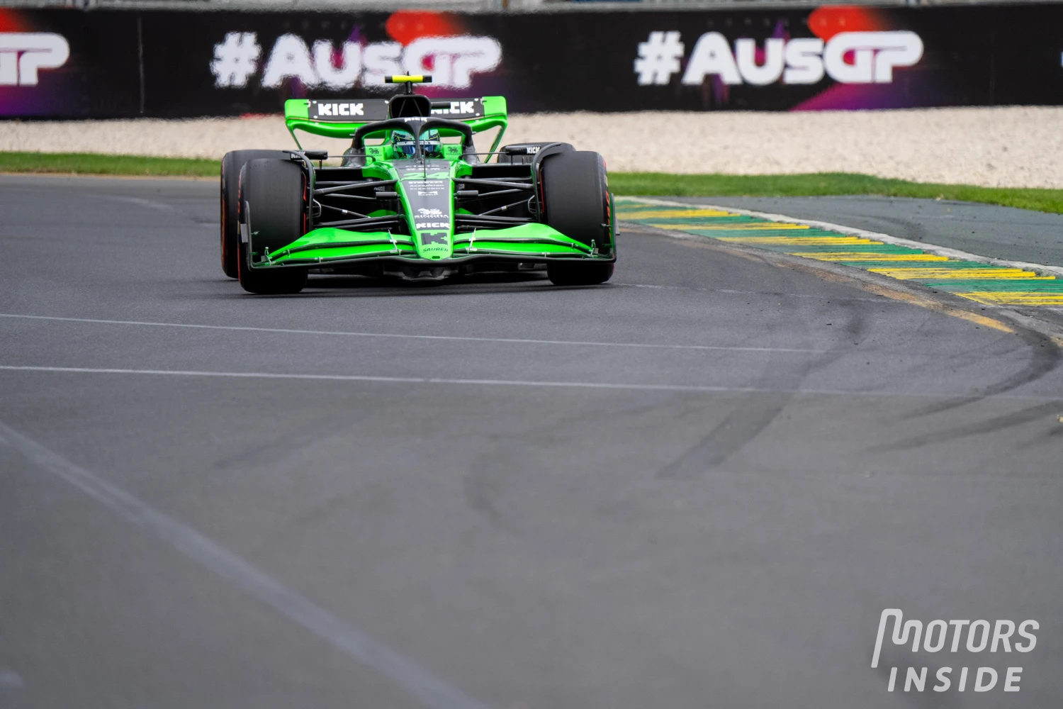 Good result for the Saubers in sprint qualifying, Zhou 10th in front of his home crowd